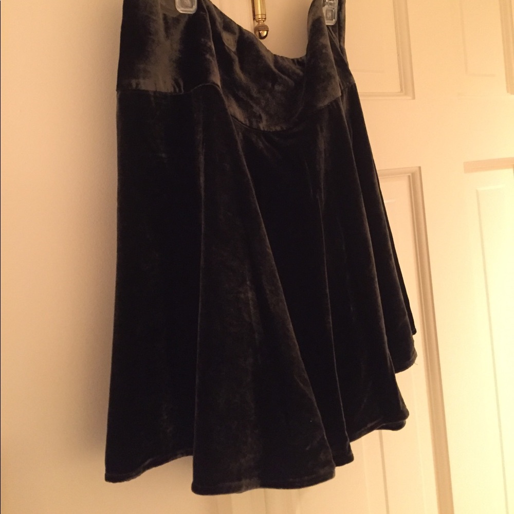 Ralph Lauren velvet skirt. Size 4 . With tags.